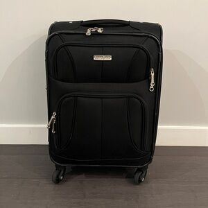 Samsonite 19” spinner carry on luggage-Black soft shell